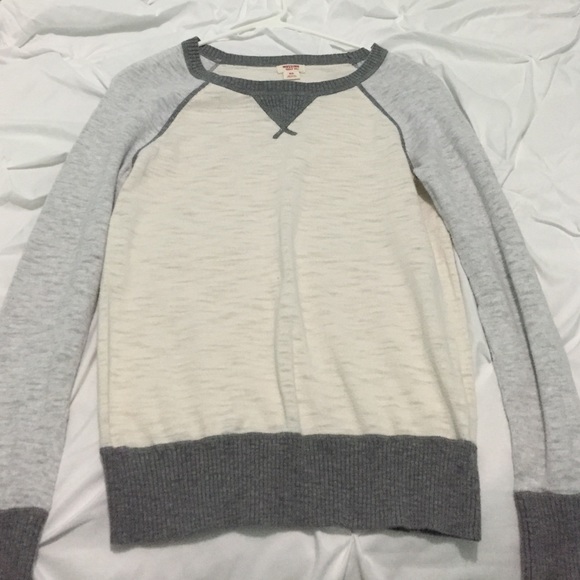 long sleeve sweat shirt