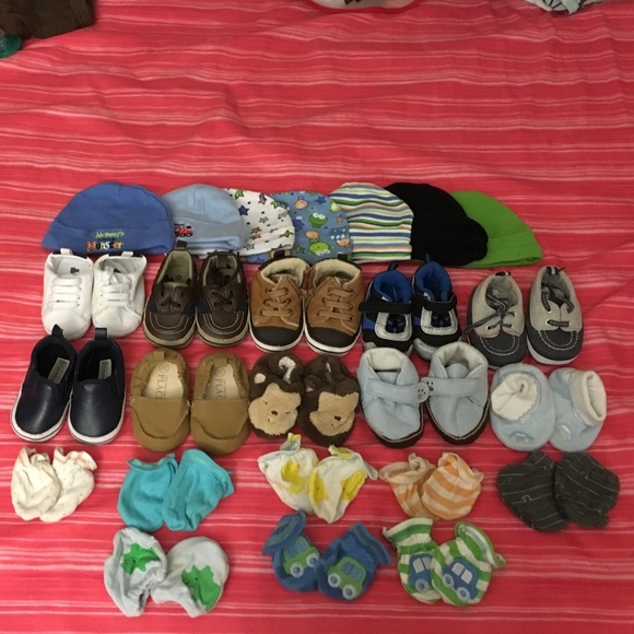 Baby boy hats, shoes and gloves