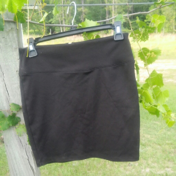 🌓 XS Xhilaration  Body Con Skirt Black