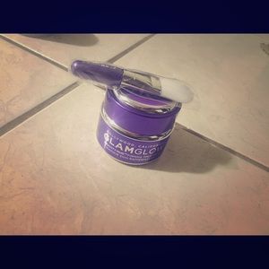 Glam glow gravity mud firming treatment