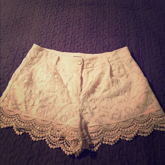 Cream lace shorts