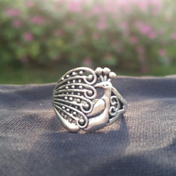 NWOT Vintage Inspired Tibetan Silver Peacock Ring - Picture 1 of 1