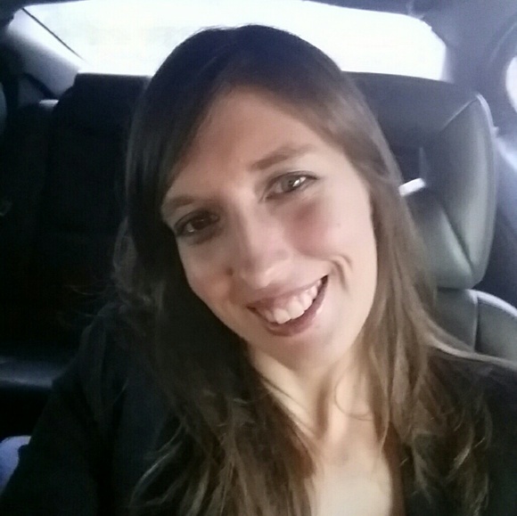 Meet your Posher, Lacey - Picture 2 of 2