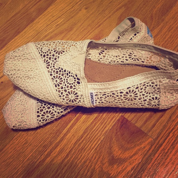 Lace TOMS