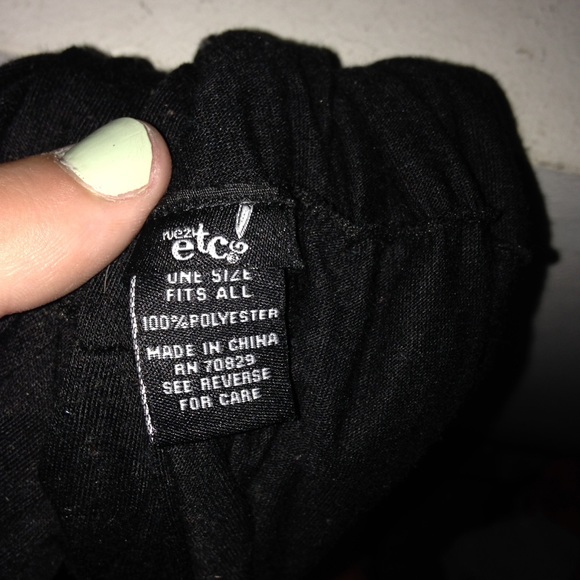 black scarf - Picture 2 of 2