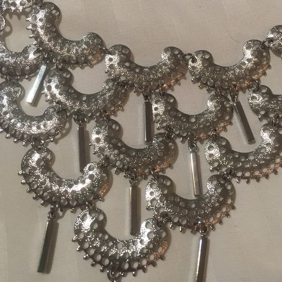 Vintage bib necklace with rhinestone dangle - Picture 2 of 4