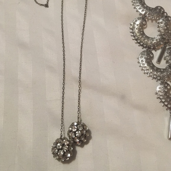 Vintage bib necklace with rhinestone dangle - Picture 3 of 4