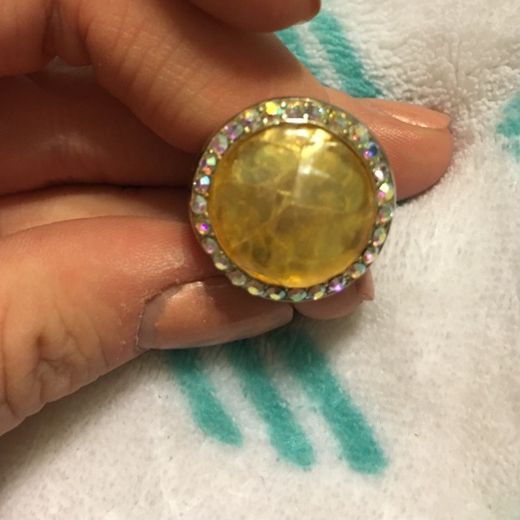 Yellow ring - Picture 4 of 4