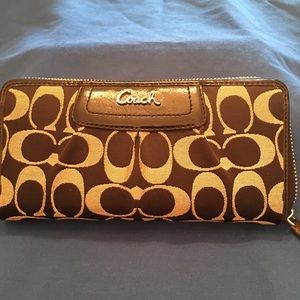 COACH ZIPPER WALLET
