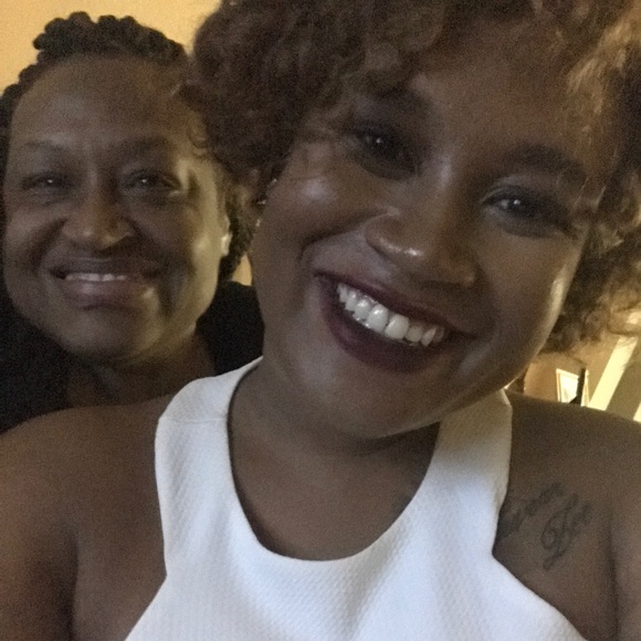 Meet your Posher, Nikole - Picture 3 of 3