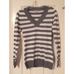 fitted grey & white long sleeve