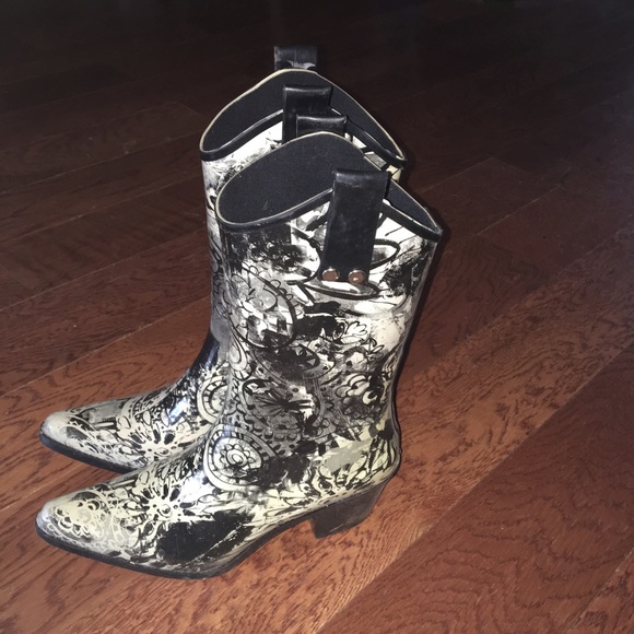 BOPS Rainboots size 8. EUC