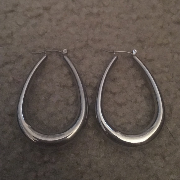 Silver hoop earrings - Picture 1 of 2