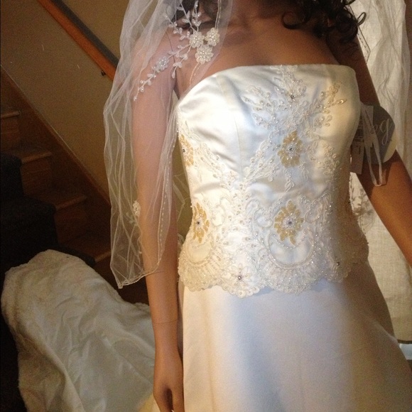 Off white wedding dress NWT - Picture 2 of 4