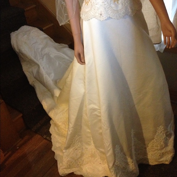 Off white wedding dress NWT - Picture 3 of 4