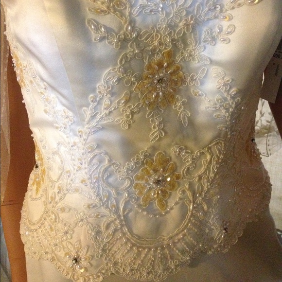 Off white wedding dress NWT - Picture 4 of 4