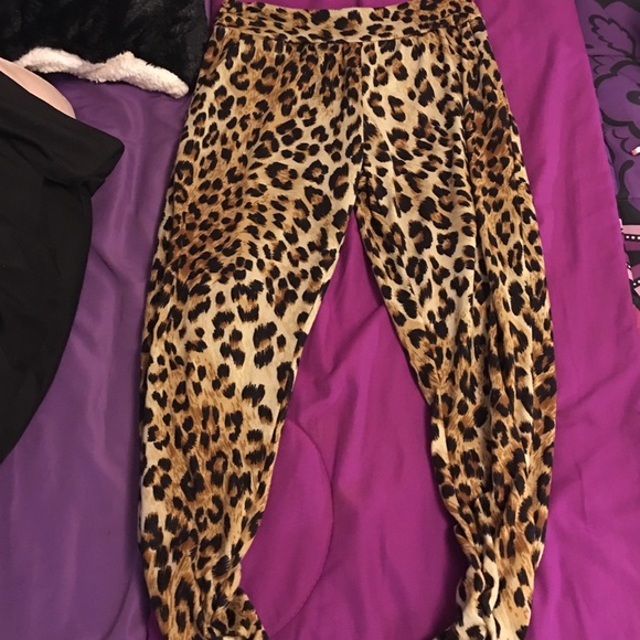 💕BOS Sale💕 Cheetah Print Pants
