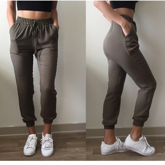 "Catalina Ankle Pant Jogger in Olive" - Picture 3 of 3