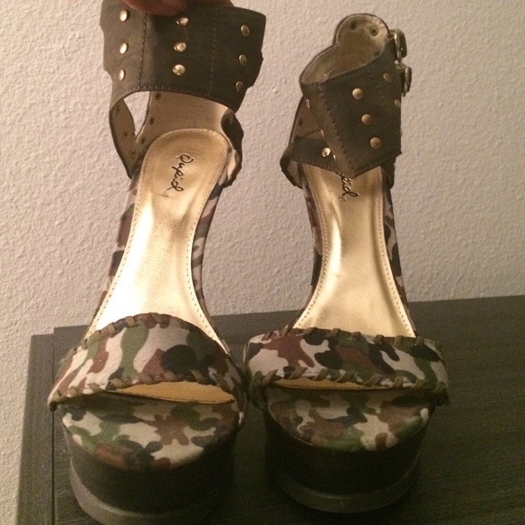Army fatigue pumps
