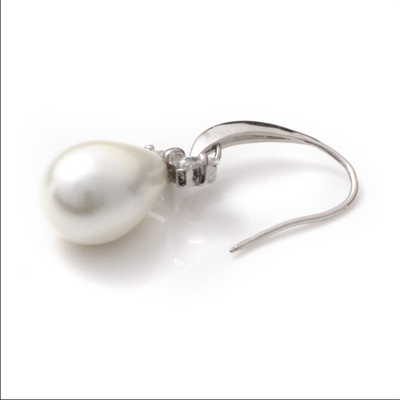 Pearl Teardrop with Sparkle Bow Earrings - Picture 2 of 3