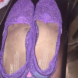 Purple lace toms