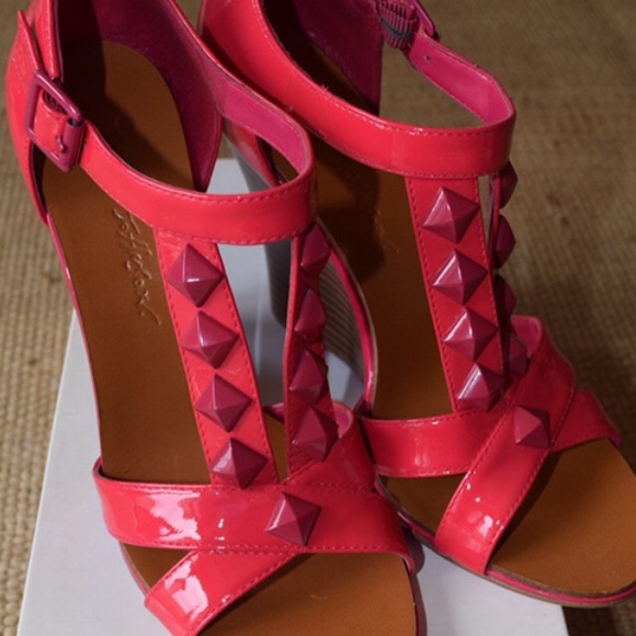 Betsey Johnson size 7 1/2 wedges brand new