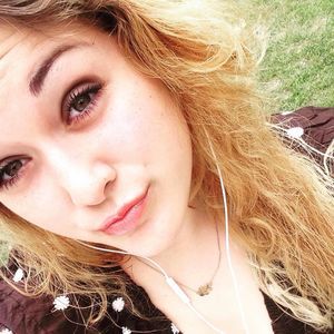 Meet your Posher, Halie