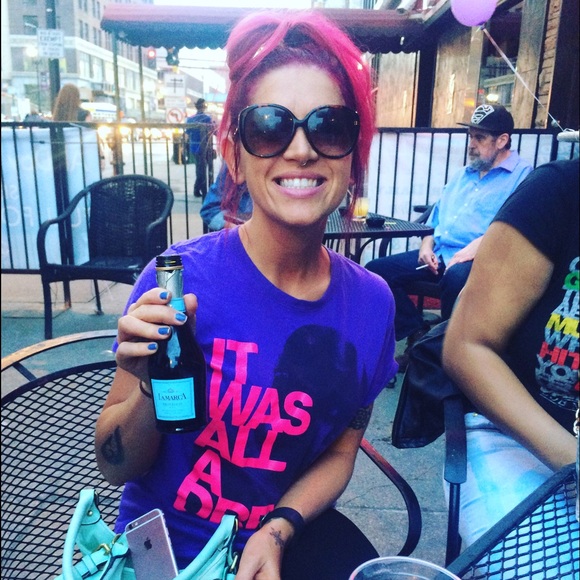 Meet your Posher, Sara - Picture 2 of 2