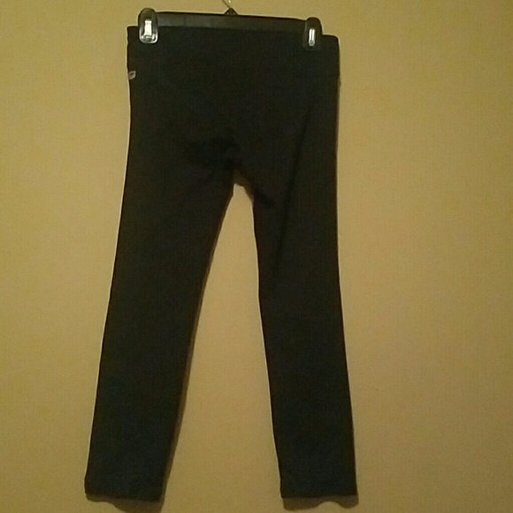 Fabletics Capris - Picture 2 of 4