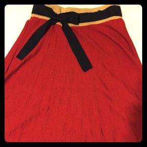 Full skirt with bow detail