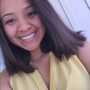 Meet your Posher, Claudia