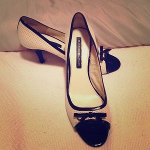 Bandolino peep toe heels