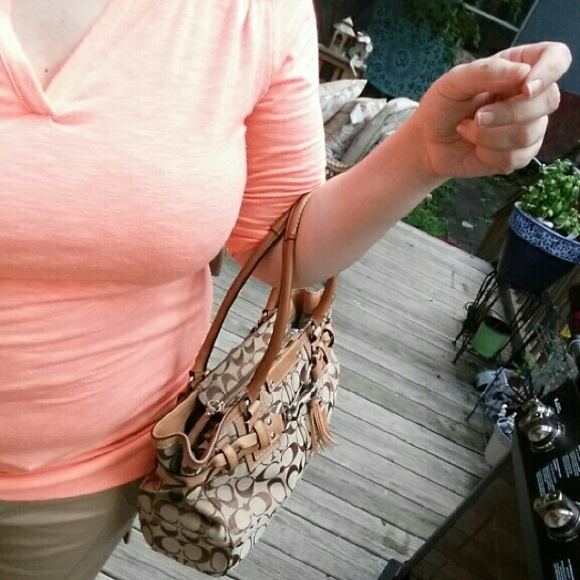 AUTHENTIC COACH HAMPTON HANDBAG , PLUS WALLET $60 - Picture 3 of 8