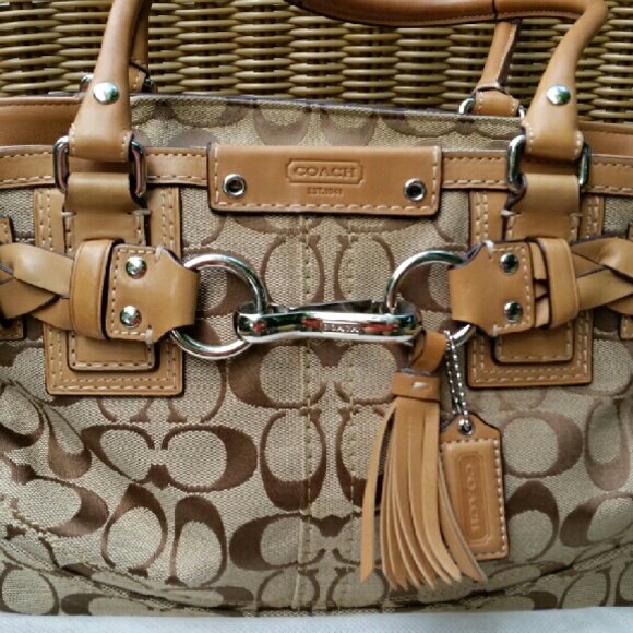 AUTHENTIC COACH HAMPTON HANDBAG , PLUS WALLET $60 - Picture 4 of 8