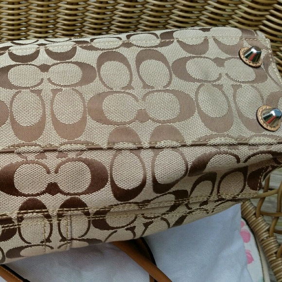 AUTHENTIC COACH HAMPTON HANDBAG , PLUS WALLET $60 - Picture 6 of 8