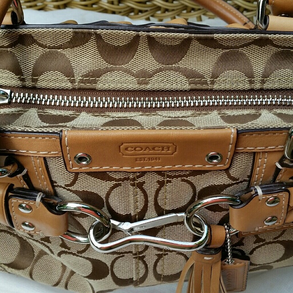 AUTHENTIC COACH HAMPTON HANDBAG , PLUS WALLET $60 - Picture 7 of 8