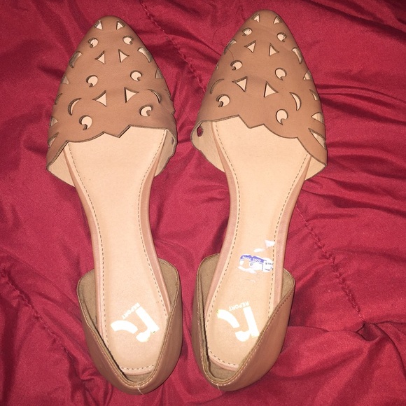Tan flats - Picture 1 of 3