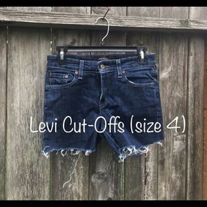 Size 4 Levi Cutoffs