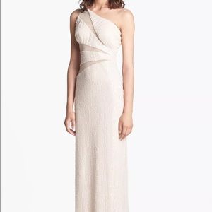 Hailey by Adrianna Papell 4 champagne sequin gown
