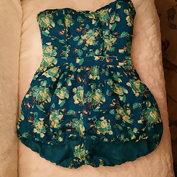 LOVE H81 Pants - Floral strapless romper w pockets