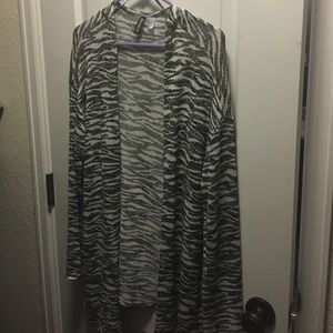 Divided brand size Large cardigan