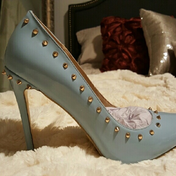 Stilleto patent heels