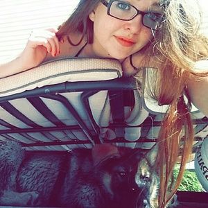 Meet your Posher, Casandra