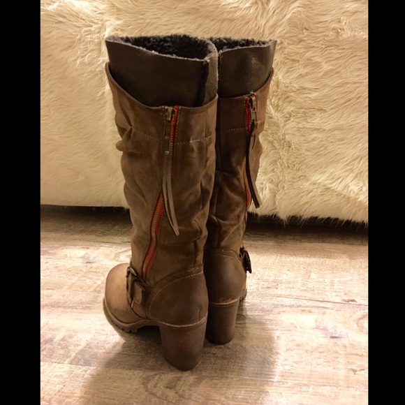 Adorable two tone boots - Picture 2 of 4