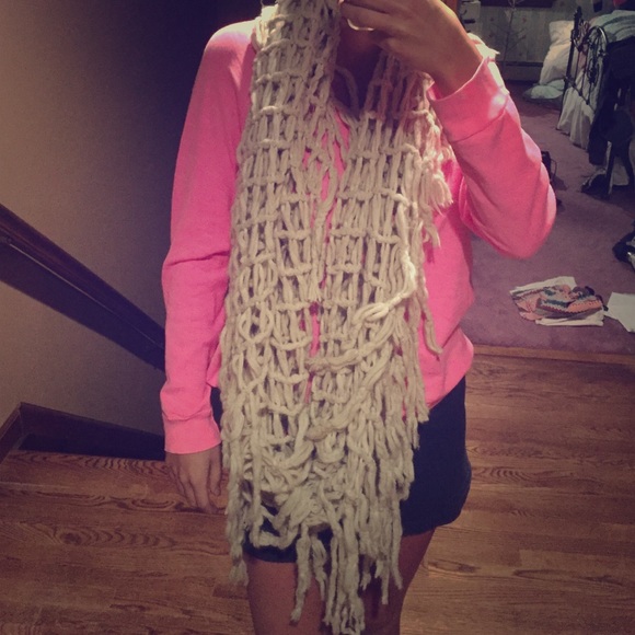 URBAN OUTFITTERS FRINGE KNITTED INFINITY SCARF