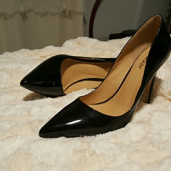 Black patent stilettos. Gorgeous design!