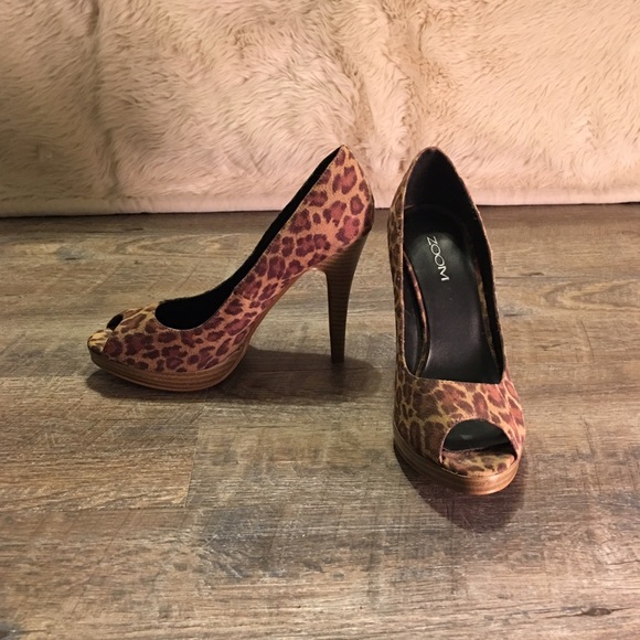 Leopard inspired pumps - Picture 2 of 3