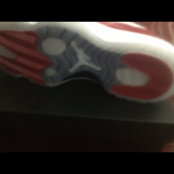 Jordan retro 11 lows cherry - Picture 2 of 2