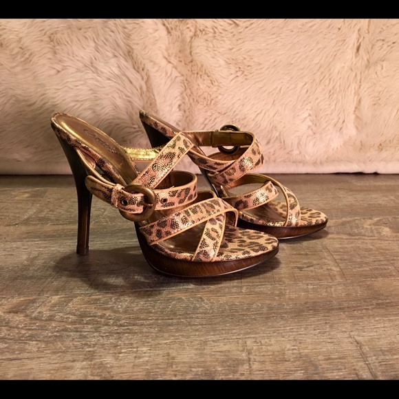 Heeled leopard print sandal