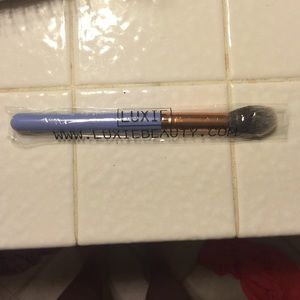 Luxie tapered highlighter brush